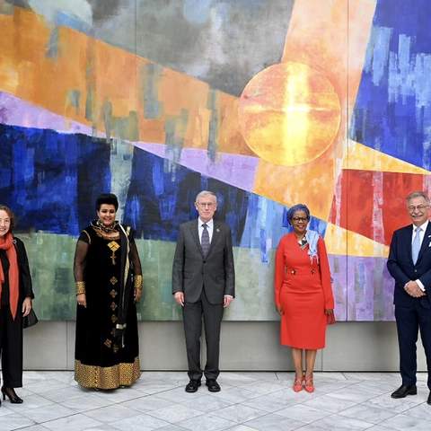 v.l. Uschi Eid (DAS), Botschafterin Mulu Solomon Bezuneh (Äthopien), BPr. Horst Köhler, Botschafterin Mmasekgo Masire-Mwamba (Botsuana), Dieter Kempf (BDI) © BDI		