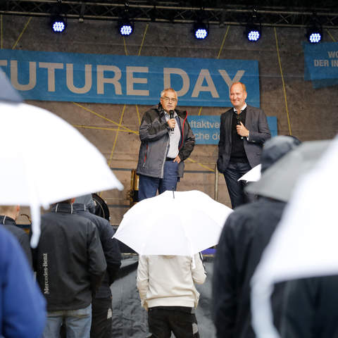 BDI-Hauptgeschäftsführer Joachim Lang (r.) und Frank Iwer (IG Metall)  © Christian v. Polentz 