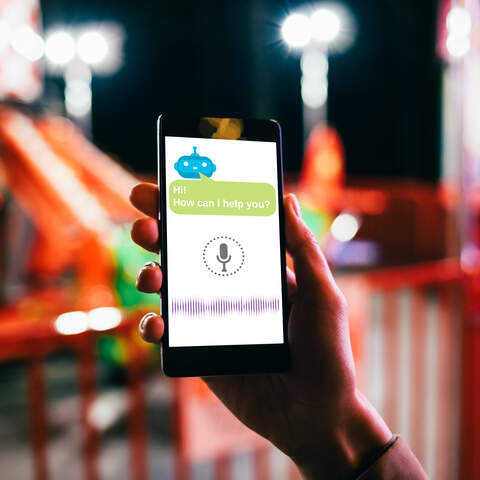 Durch Chatbots kann die Erreichbarkeit der Verwaltung signifikant erhöht werden. (© AdobeStock: 483593220)